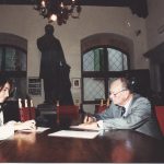 Il Prof. Franco Scaramuzzi firma l’Atto Costitutivo della UNASA redatto dal notaio Patrizia Bartoli